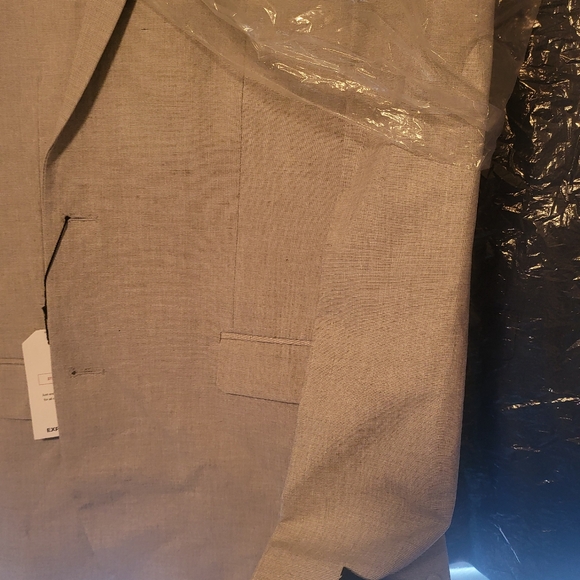 Suit - Picture 4 of 5